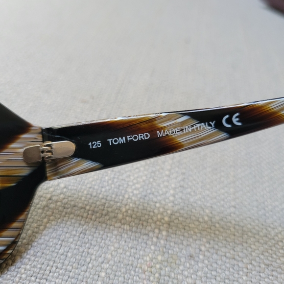 TOM FORD Camilla (unisex) sunglasses in tortoise and gold (2000s) collection - Picture 7 of 17